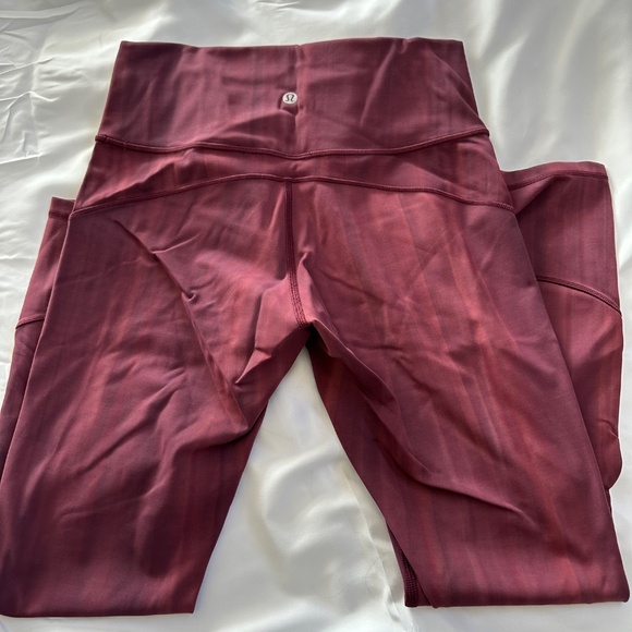 Lululemon In Movement 7/8 Tights Size 8 Red 25" Inch Everlux Gym Run Yoga - Picture 2 of 3